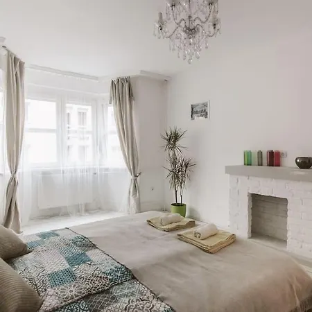 Neat & Comfy Near The Danube Appartement