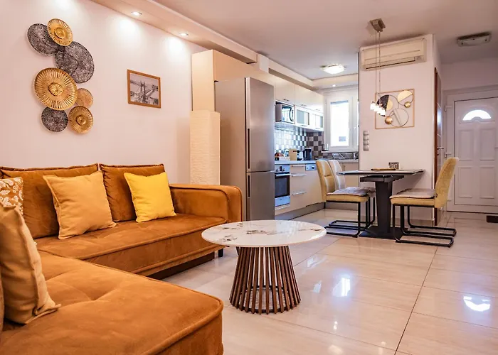 Neat & Comfy Near The Danube