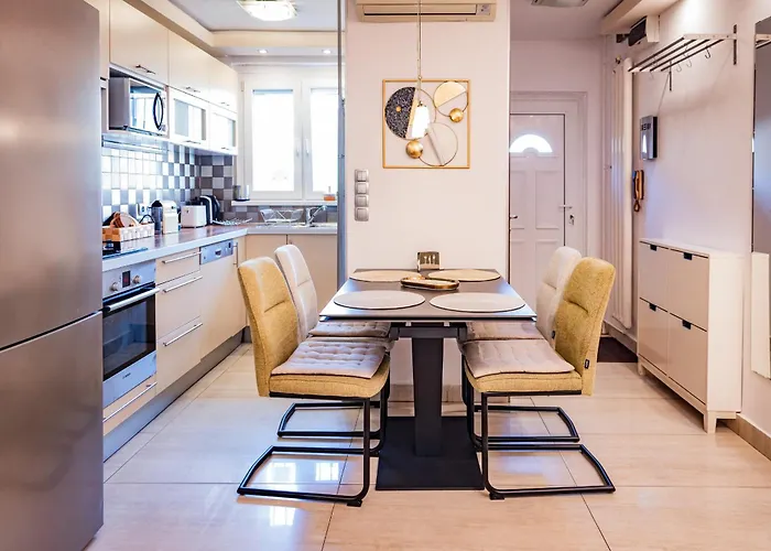 Neat & Comfy Near The Danube Daire