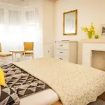 Neat & Comfy Near The Danube *