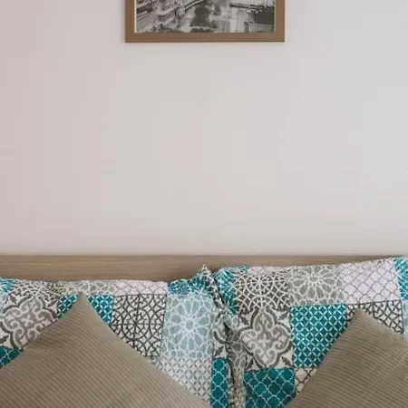 Neat & Comfy Near The Danube *