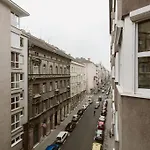 Neat & Comfy Near The Danube * ブダペスト