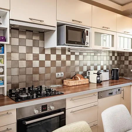 Daire Neat & Comfy Near The Danube *