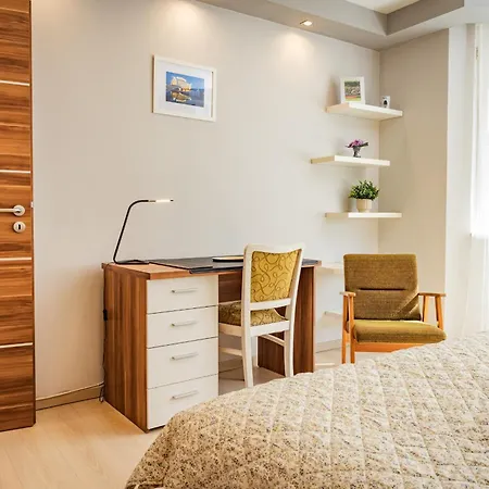 Daire Neat & Comfy Near The Danube
